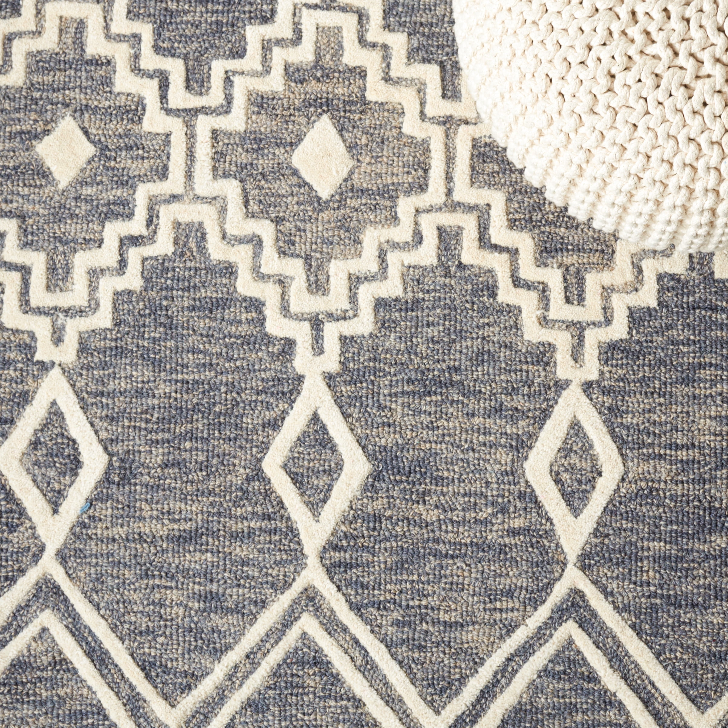 SAFAVIEH Abstract Torrey Geometric Wool Area Rug, Gray/Ivory, 6' x 6' Square