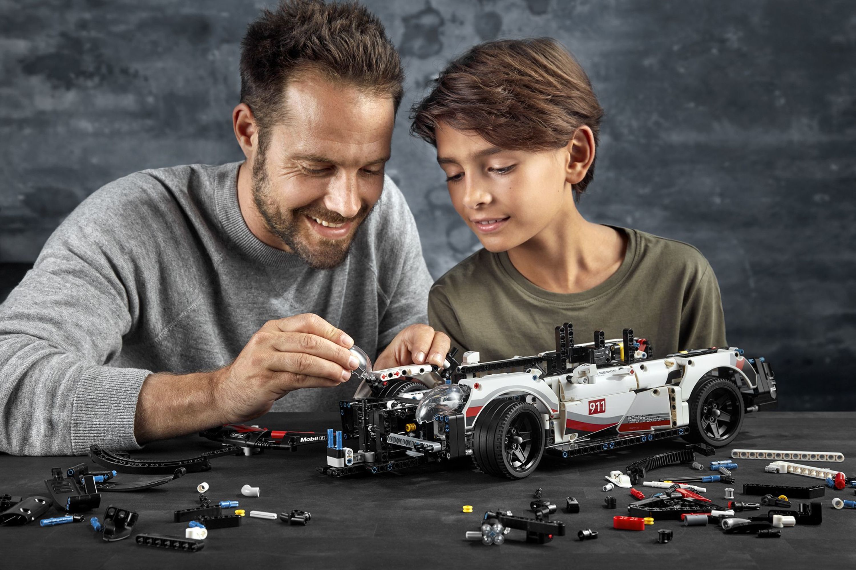 Fancy kjole meget Eddike LEGO Technic Porsche 911 RSR Race Car Model Building Kit 42096, Advanced  Replica, Exclusive Collectible Set, Gift for Kids, Boys & Girls -  Walmart.com