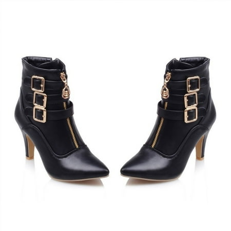 Pointed toe clearance buckle boots