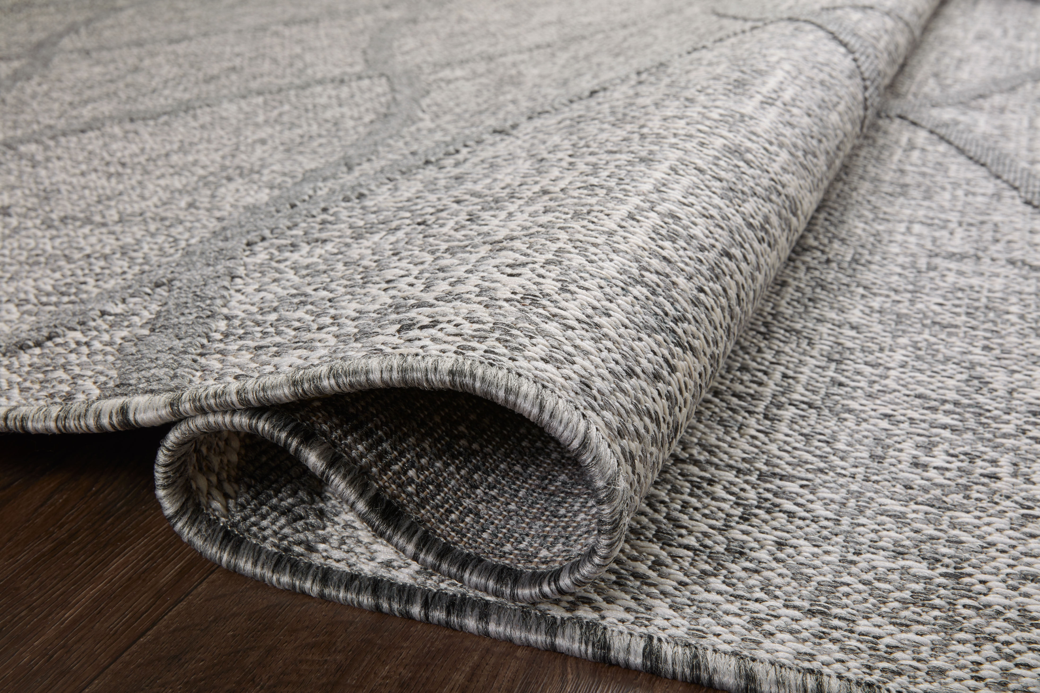 Indoor Outdoor Loloi Rainier Dove / Grey 5'-3" x 7'-7" Area Rug
