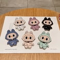 thumbnail image 3 of Labubu-soporte de espejo de maquillaje de tela con dibujos animados japoneses y coreanos, pasta giratoria de rotación de 360 grados, soporte para telé, 3 of 5