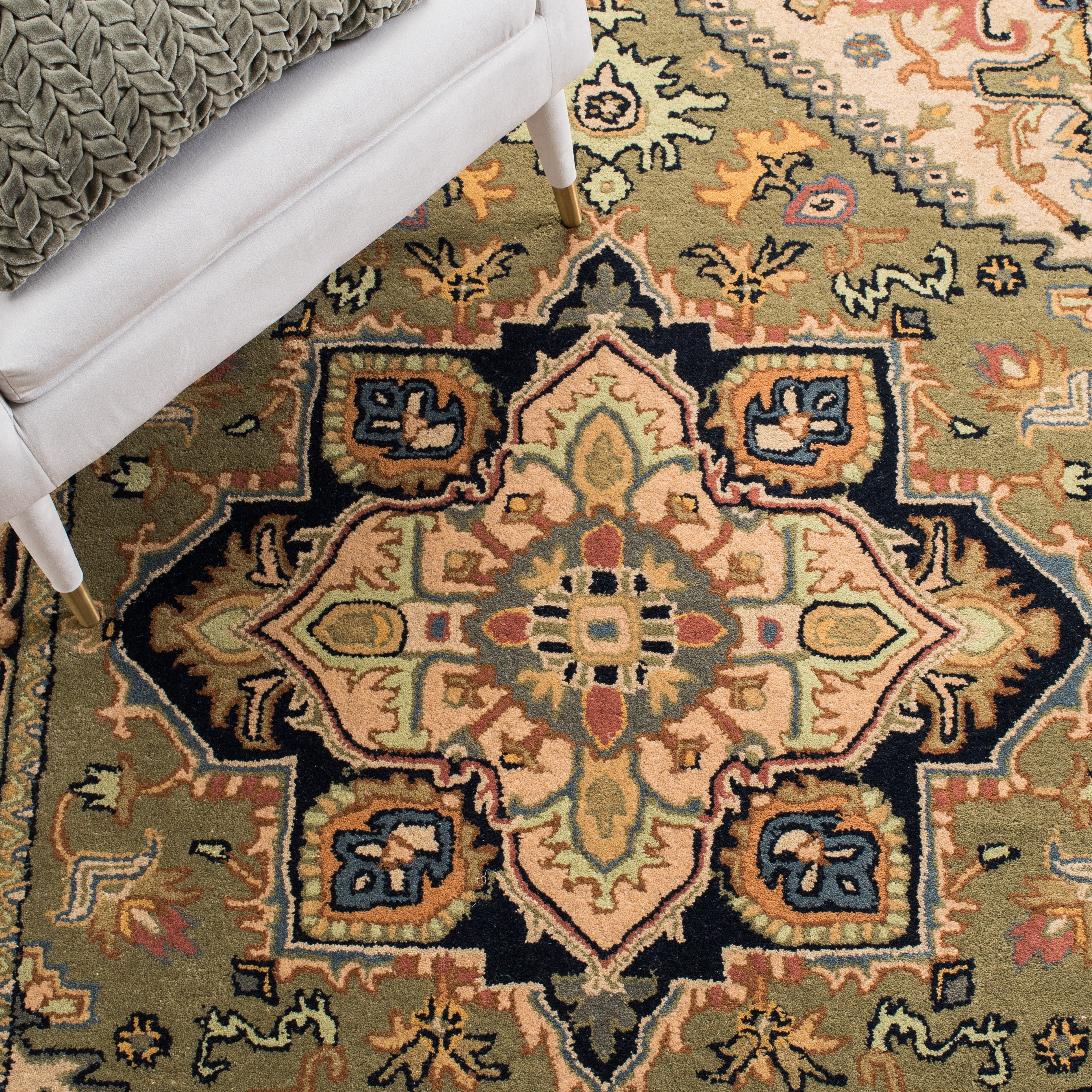 Safavieh Heritage York Oriental Wool Area Rug, Green/Light Brown, 6' x 6' Round