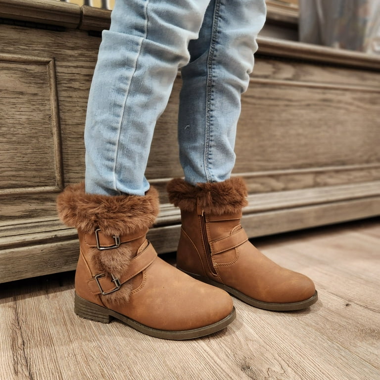 Boots with fluffy clearance inside