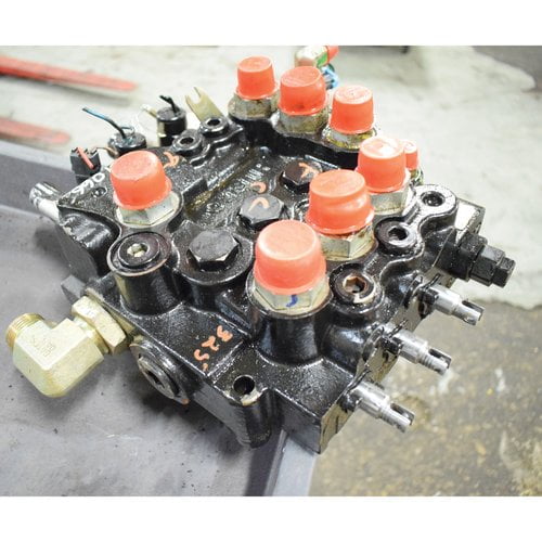 Hydraulic Control Valve, Used, John Deere, AT341097