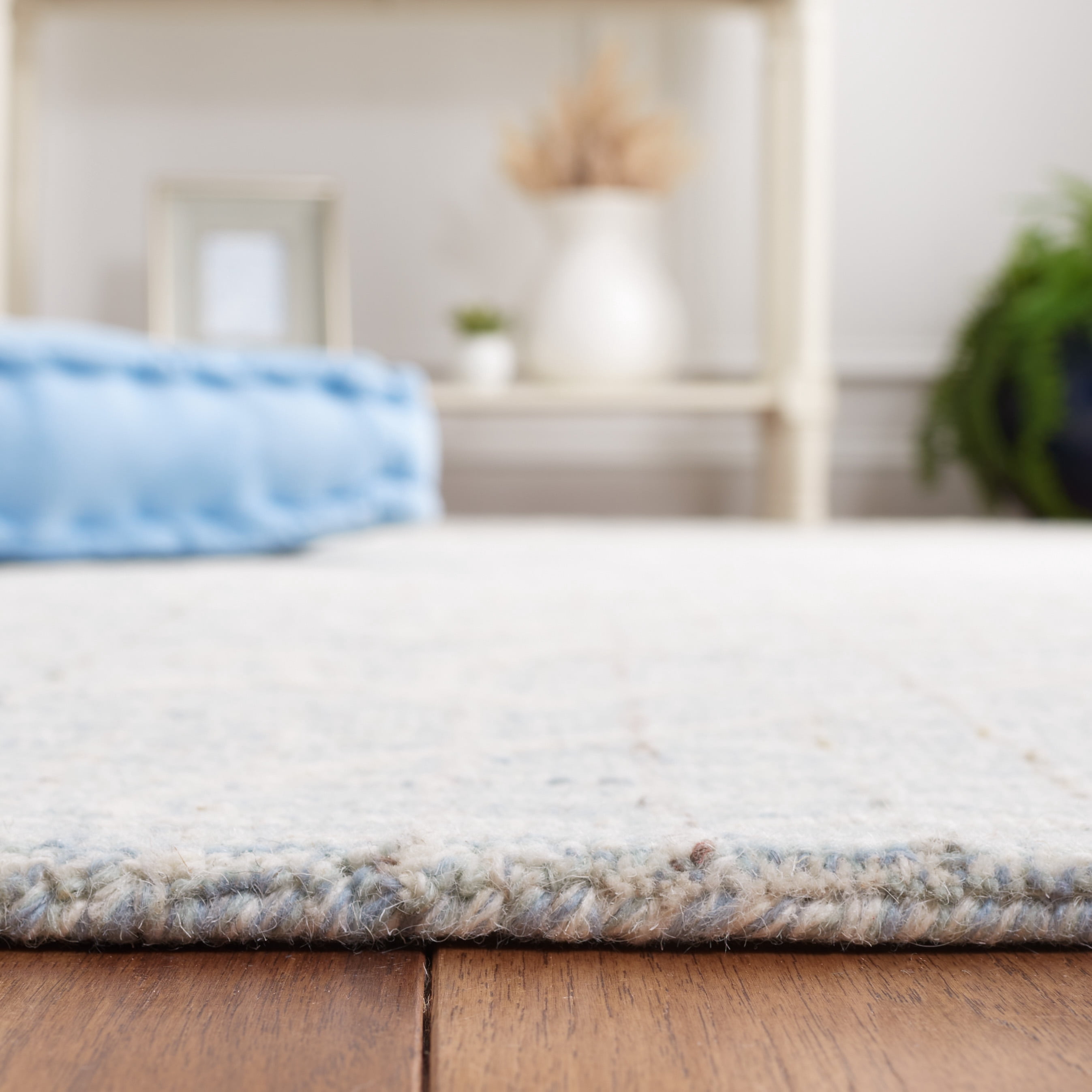 SAFAVIEH Metro Wade Floral Area Rug, Blue/Ivory, 6' x 6' Square