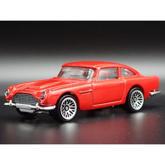 Open Box 1963-1965 ASTON MARTIN DB5 RED 1/64 SCALE COLLECTIBLE DIORAMA DIECAST MODEL CAR