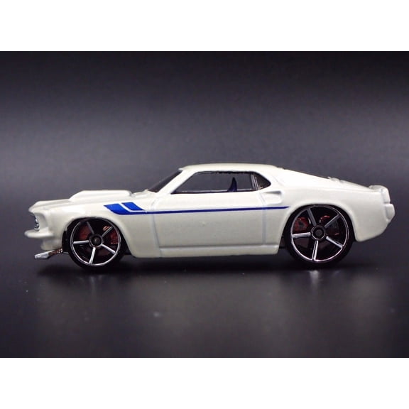 Open Box 1969 69 FORD MUSTANG FASTBACK 1:64 SCALE COLLECTIBLE DIORAMA DIECAST MODEL CAR
