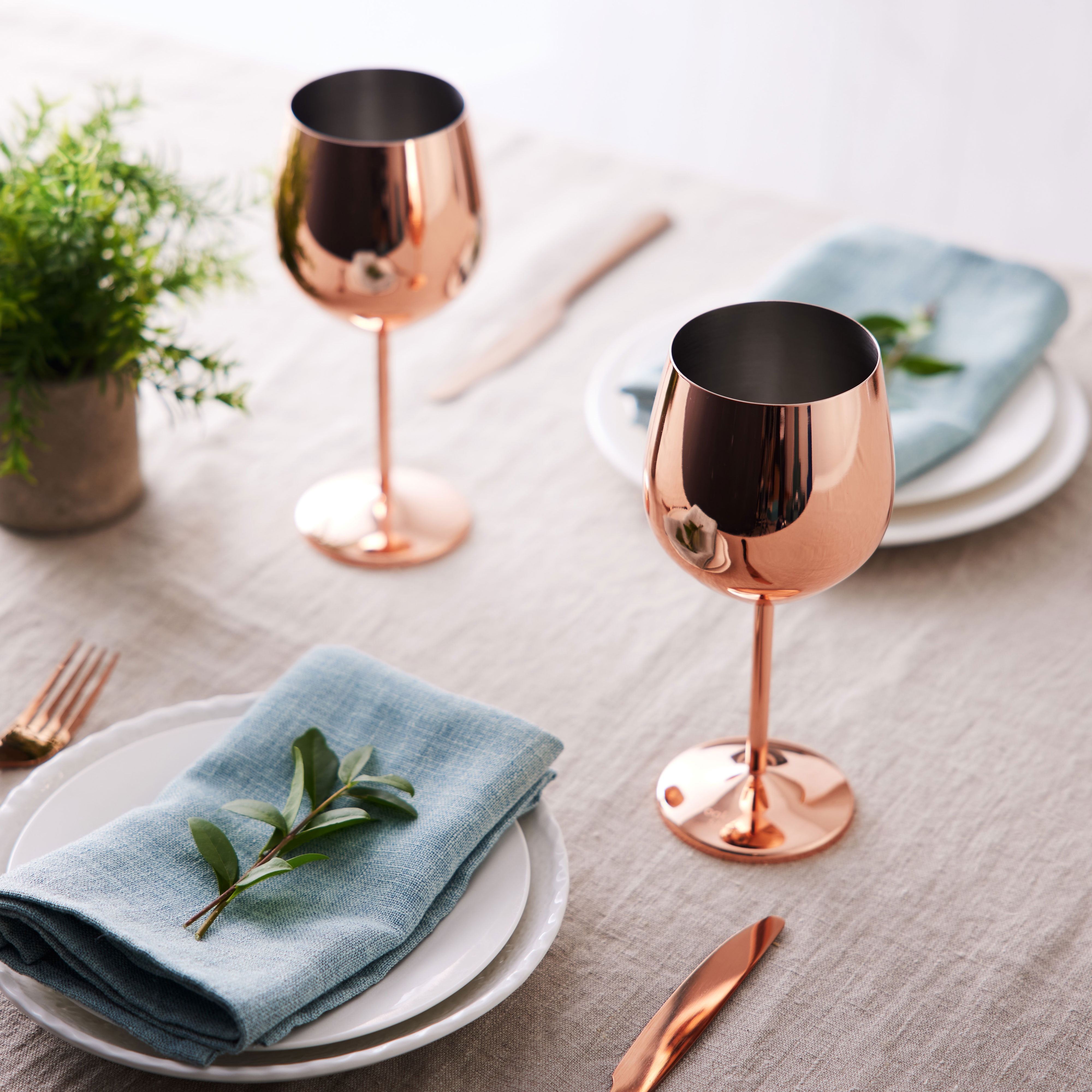 Oak & Steel - Elegant Rose Gold Stainless Steel Wine Glass 18oz (4 pack)  Ideal for Valentines Gifts, Anniversary, House Warming, Pool & Picnics