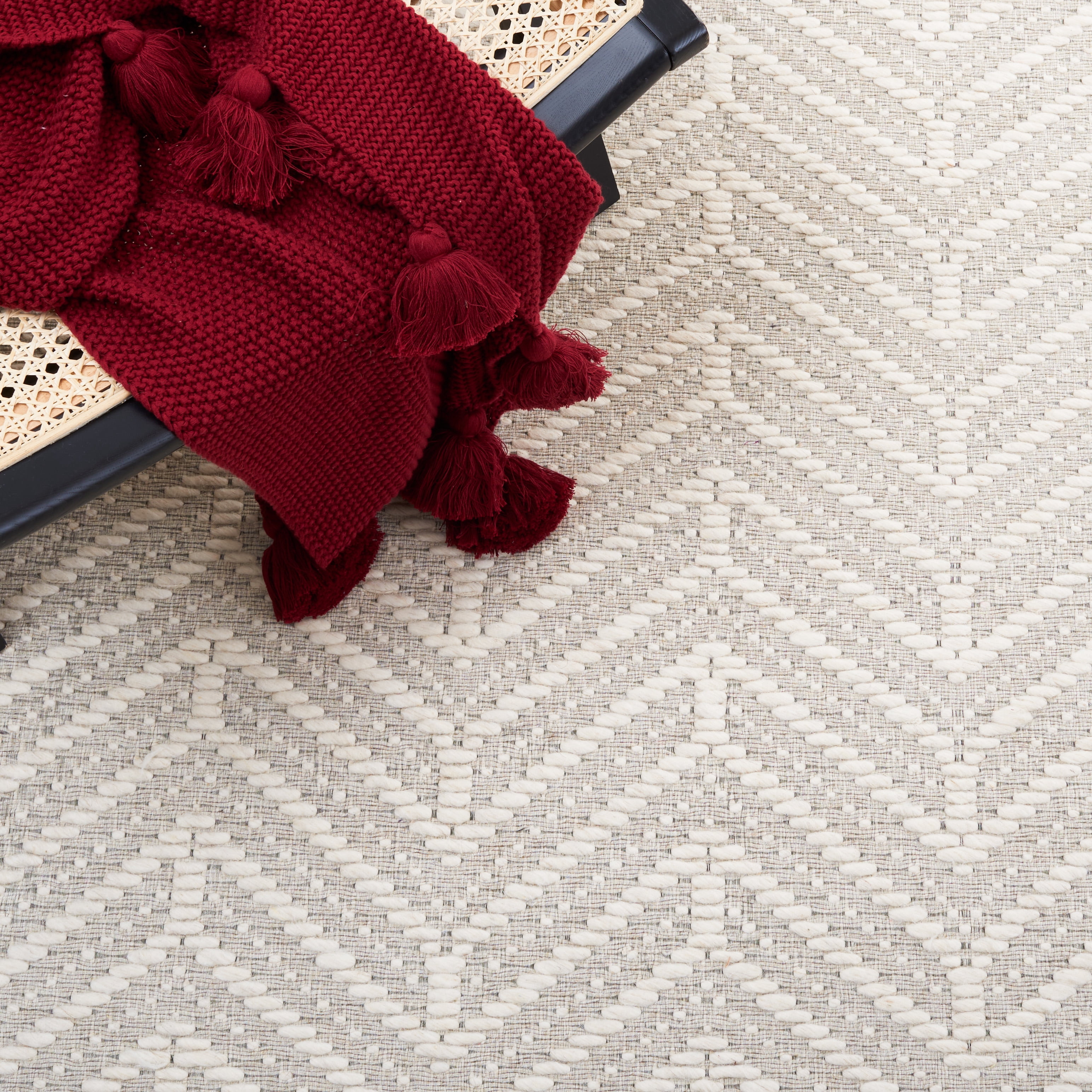 SAFAVIEH Marbella Zowie Zig-Zag Area Rug, Ivory/Beige, 5' x 8'