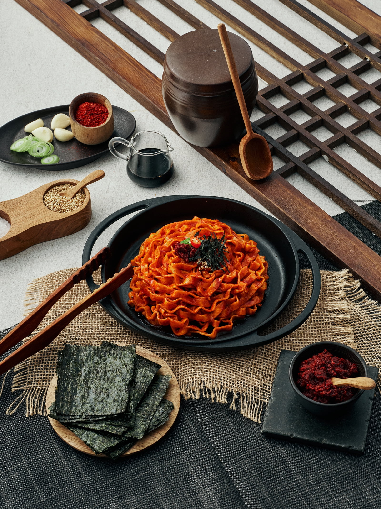 ARIH Modern Noodles, Western-Korean Fusion Soup-Less Noodles, Spicy Seaweed, Bowl