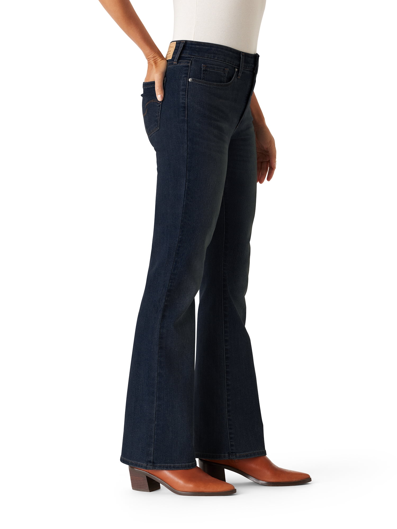 Levi Strauss Signature Women's and Women's Plus Mid Rise Slimming Bootcut Jeans, Sizes 2-26