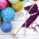 thumbnail image 3 of agujas de tejer con hilo en espiral plateado y dorado, hechas a mano., 3 of 5