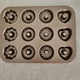thumbnail image 3 of Molde para hornear donuts antiadherente de 12 cavidades, moldes para donas de acero al carbono, sartén con forma de corazón y flores, utensilios para hornear en horno, 3 of 5