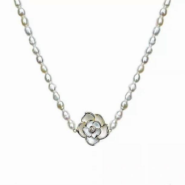 Vintage Pearl Flower Necklace Chain Pearl Beaded Choker Necklace White Flower Pendant Necklace Simulated Pearl Chain Necklace Jewelry for Women and Gi