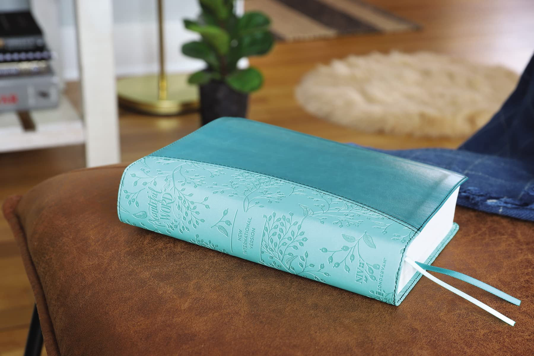 Beautiful Word Niv, Beautiful Word Bible, Updated Edition, Peel/Stick Bible Tabs, Leathersoft, Teal, Red Letter, Comfort Print: 600+ Fu, (Hardcover)