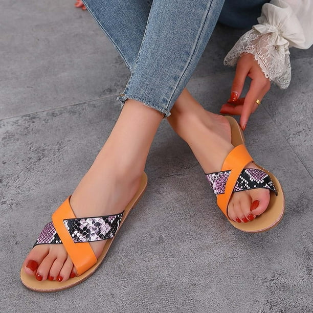 Sandalias con textura de serpiente de fondo plano con pajarita a la moda para mujer, zapatillas para la playa y el hogar Wmkox8yii hj789