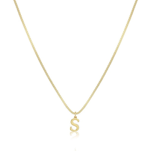 Añade un toque personal a tu look diario con este collar con inicial, una delicada gargantilla con colgante de letra para mujer, perfecta para combinar con otras prendas o para llevar sola con