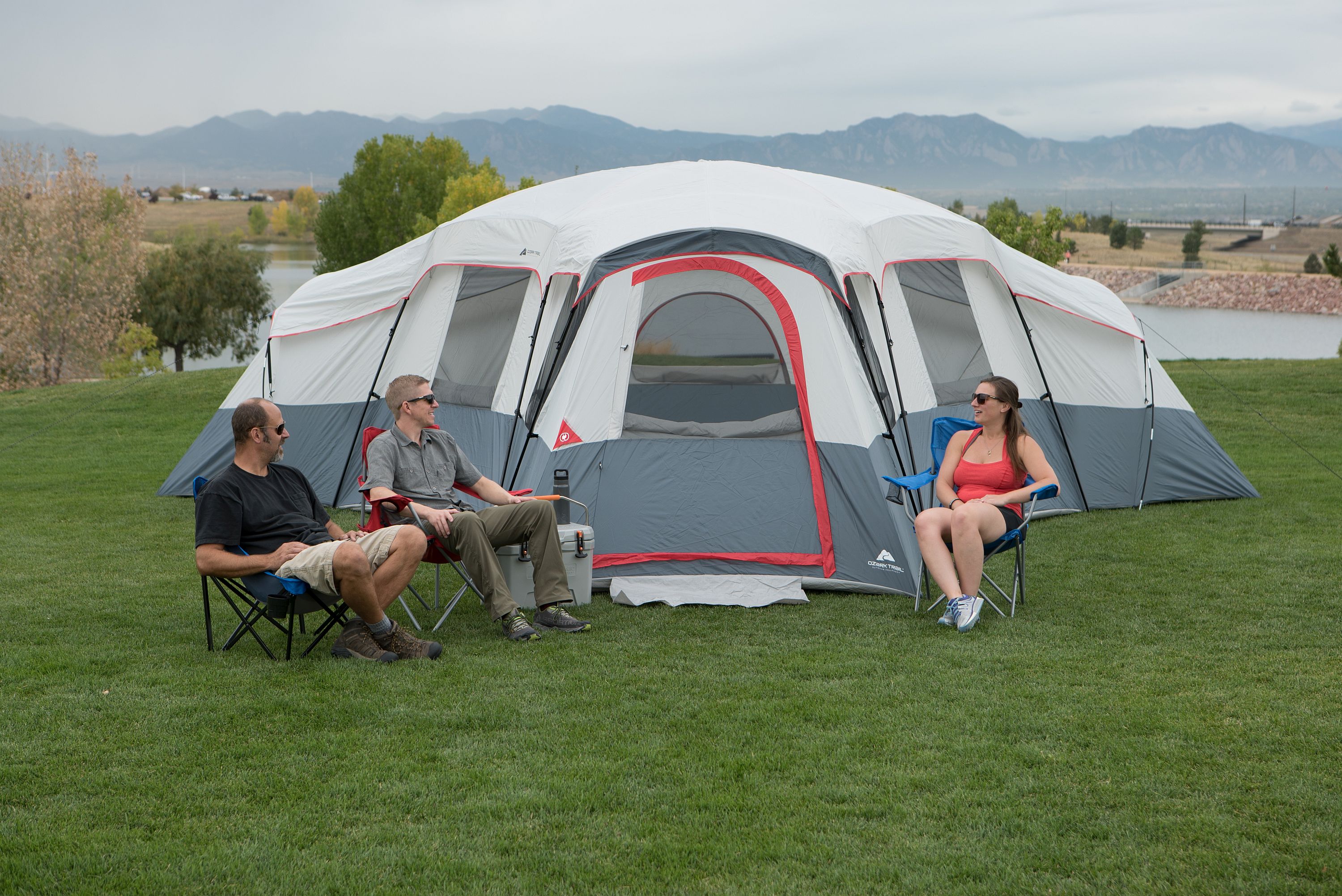 Carpa tipo cabaña Ozark Trail para 20 personas, 4 habitaciones y 3 entradas separadas 5