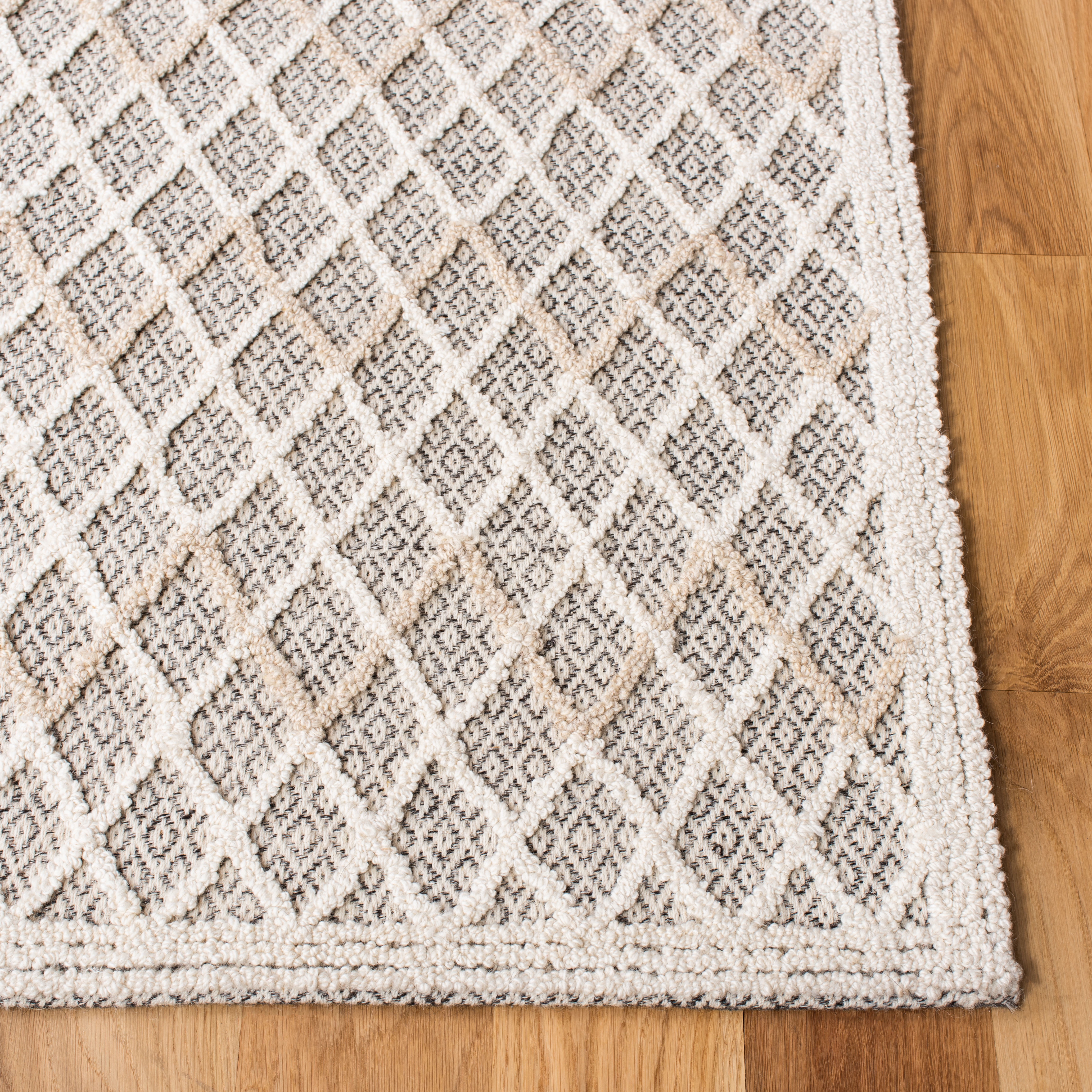SAFAVIEH Trace Giselle Geometric Area Rug, Ivory/Black, 6' x 6' Square