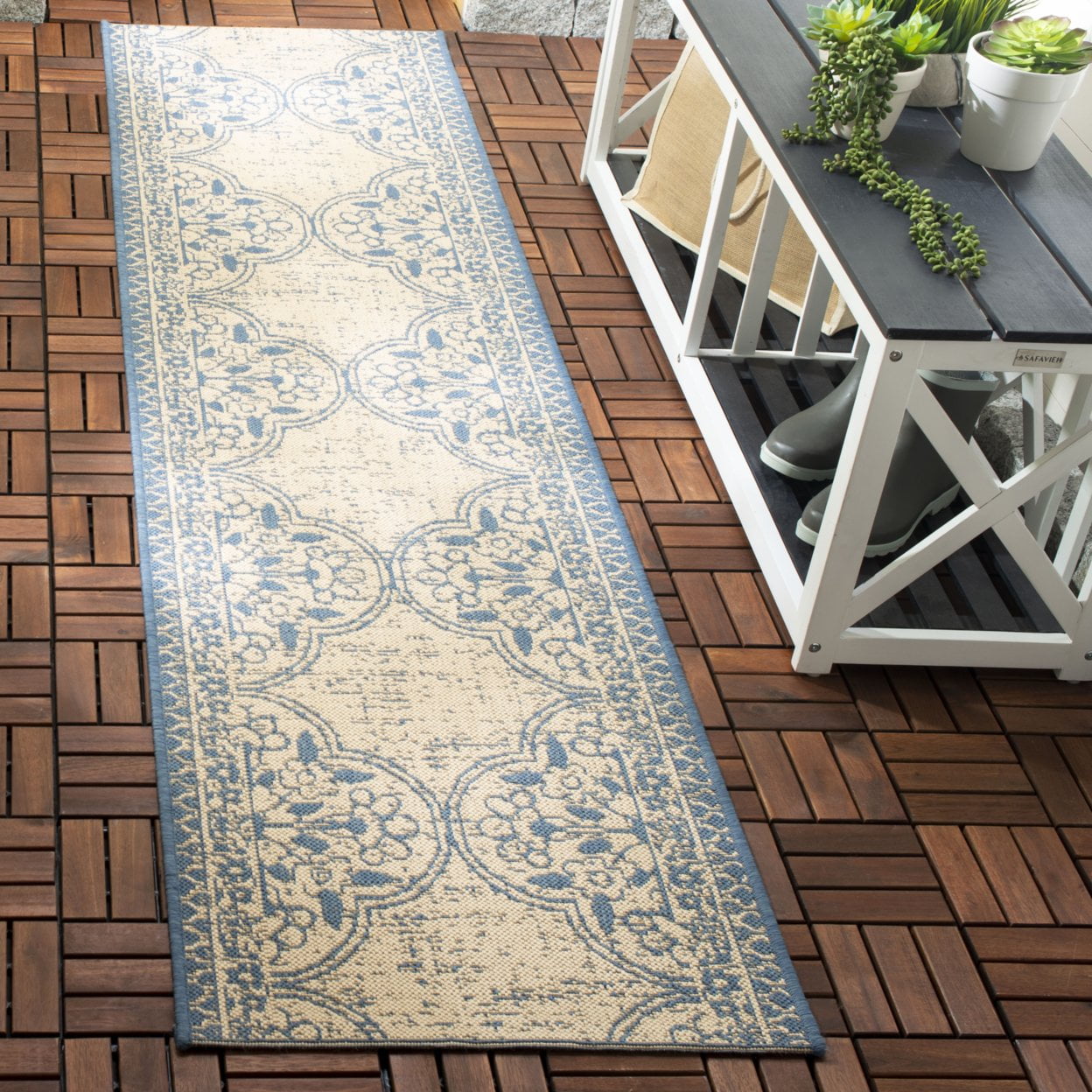 SAFAVIEH Beach House Kiaran Southwestern Indoor/Outdoor Area Rug Blue/Cream, 4' x 6'