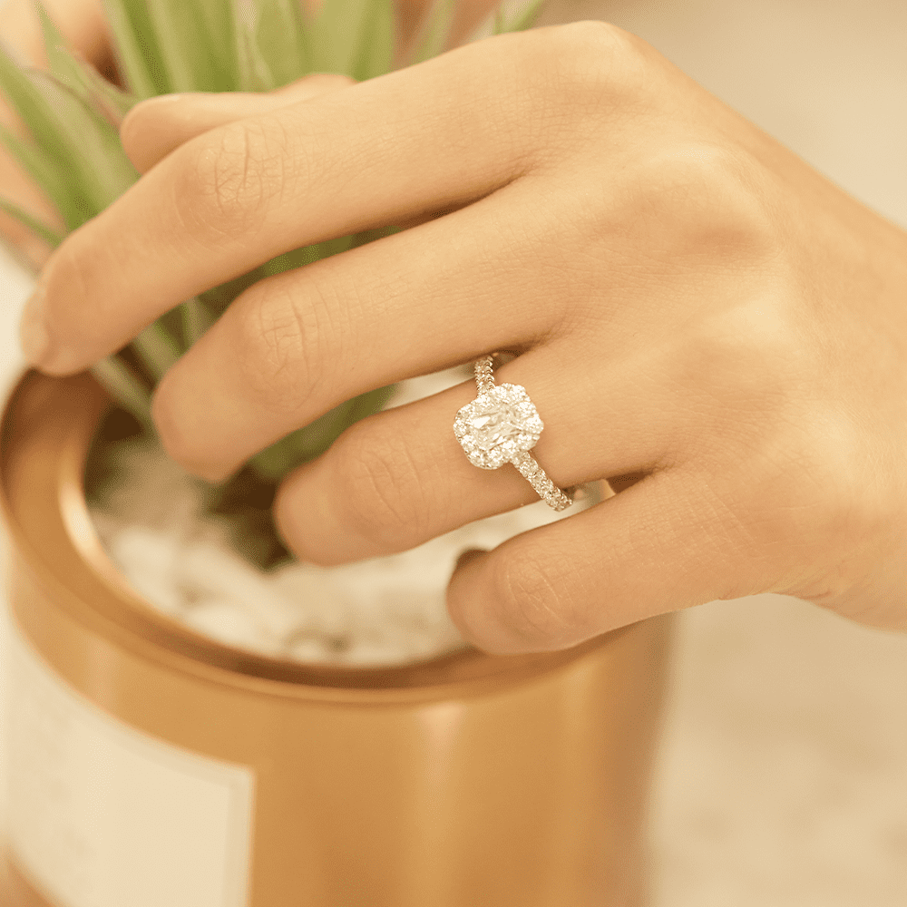 Unique Moments 1 ct Lab Grown Diamond Halo Emerald Engagement Ring in 14K White Gold (G-H, SI1-SI2)