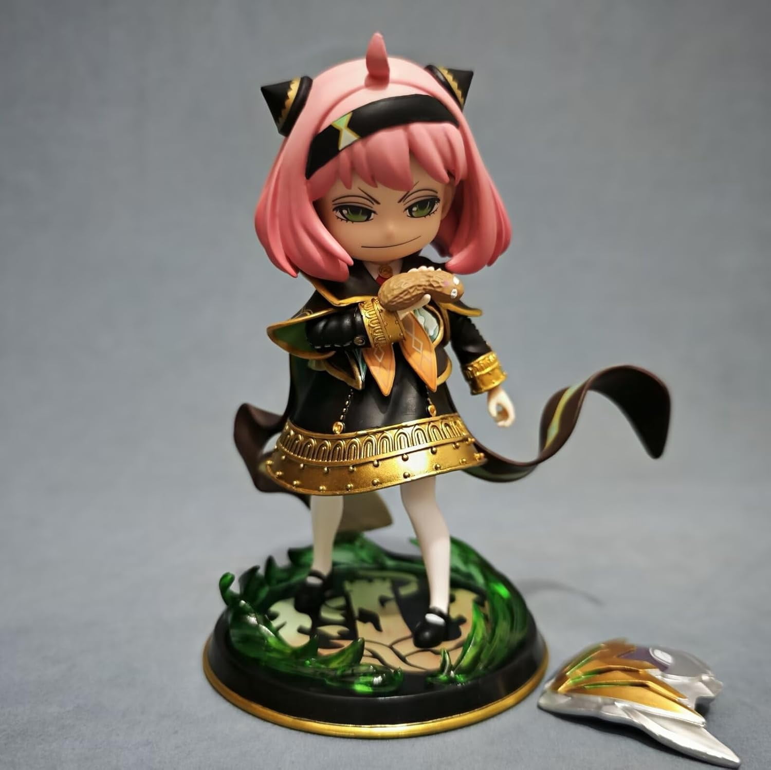 New Anya Figure, Standing Firefly Anya Forger Action Figures 16cm/6.3inch PVC Character Figurine Cosplay Model Handicrafts for Anime Fans Gift (Pink)