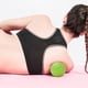 thumbnail image 3 of Pelota de lacrosse de silicona para masajes musculares, hombros, cuello, espalda, pies, cuerpo, tejido profundo, puntos gatillo, nudos musculares, yoga y liberación miofascial., 3 of 5