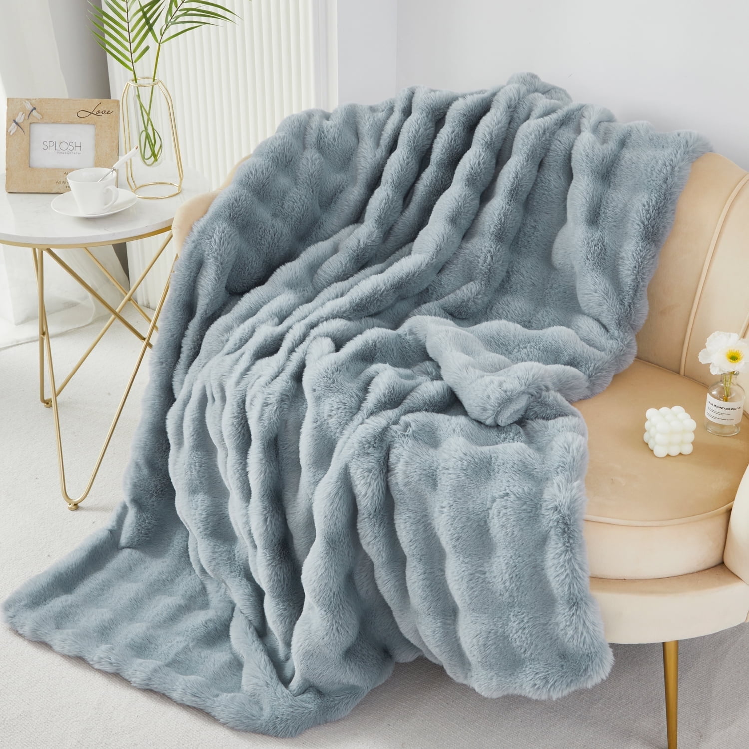 URBONUR Faux Rabbit Fur Twin Blanket for Bed Chair Couch, Fluffy Bubble Blanket, Luxury Fuzzy Warm Thick Bed Blankets for All Season 63×79 Inches