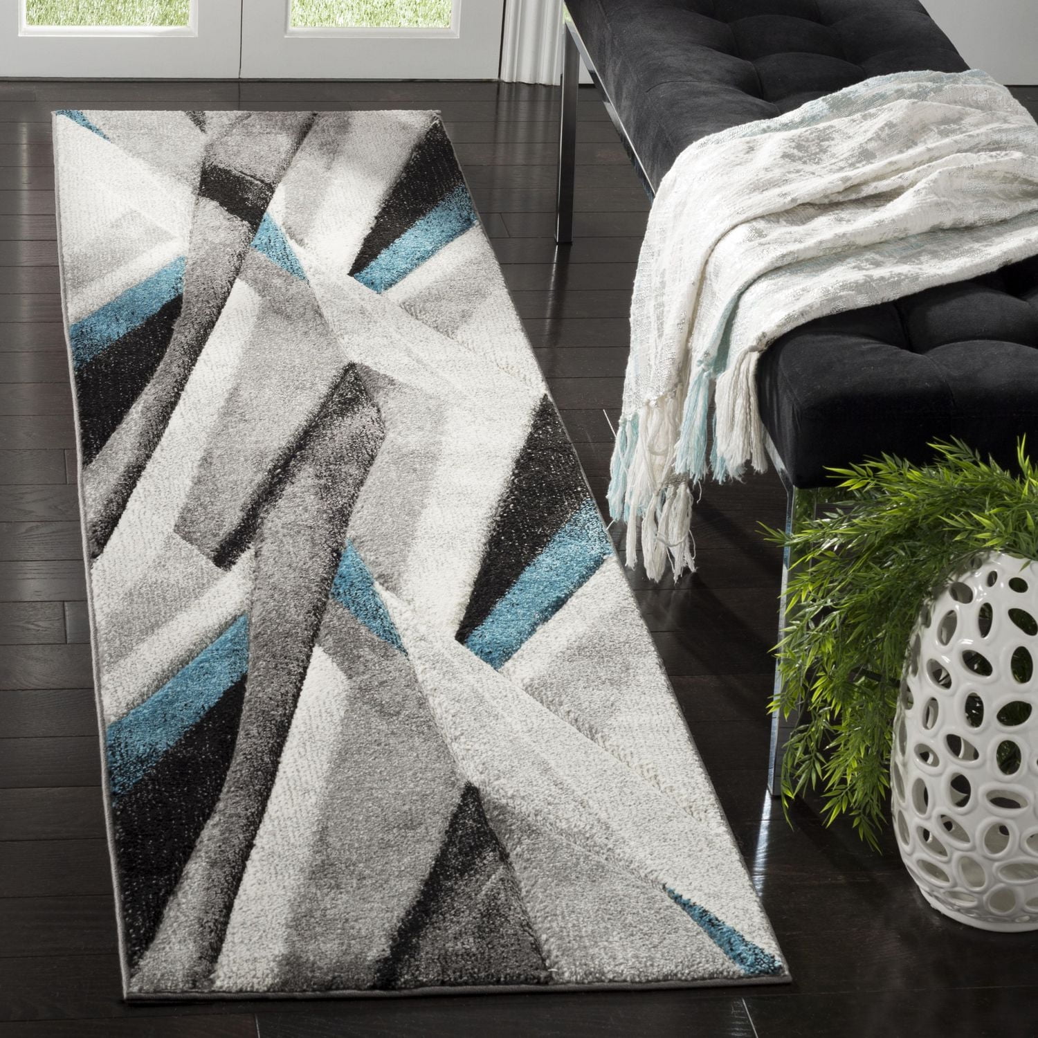 Safavieh Hollywood Jennifer Abstract Area Rug