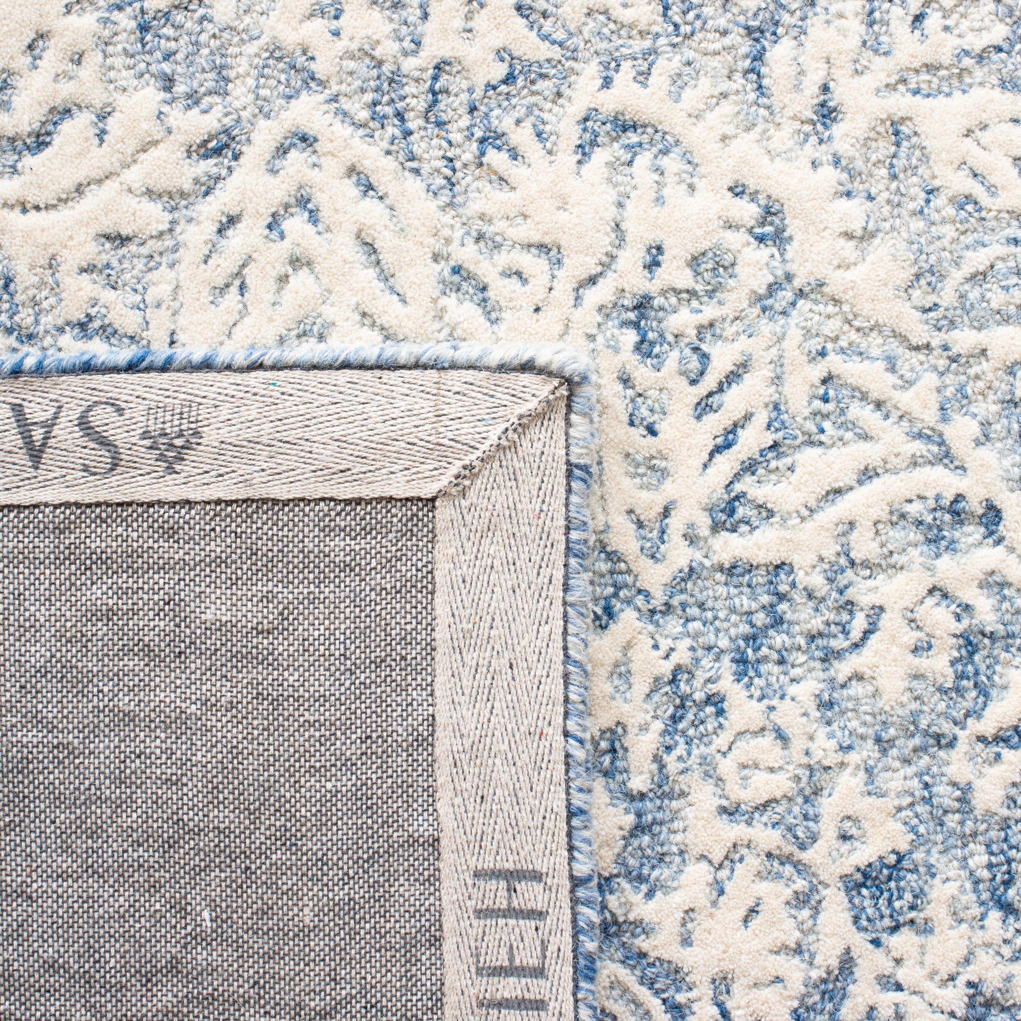 SAFAVIEH Metro Amias Medallion Area Rug, Blue/Ivory, 8' x 10'