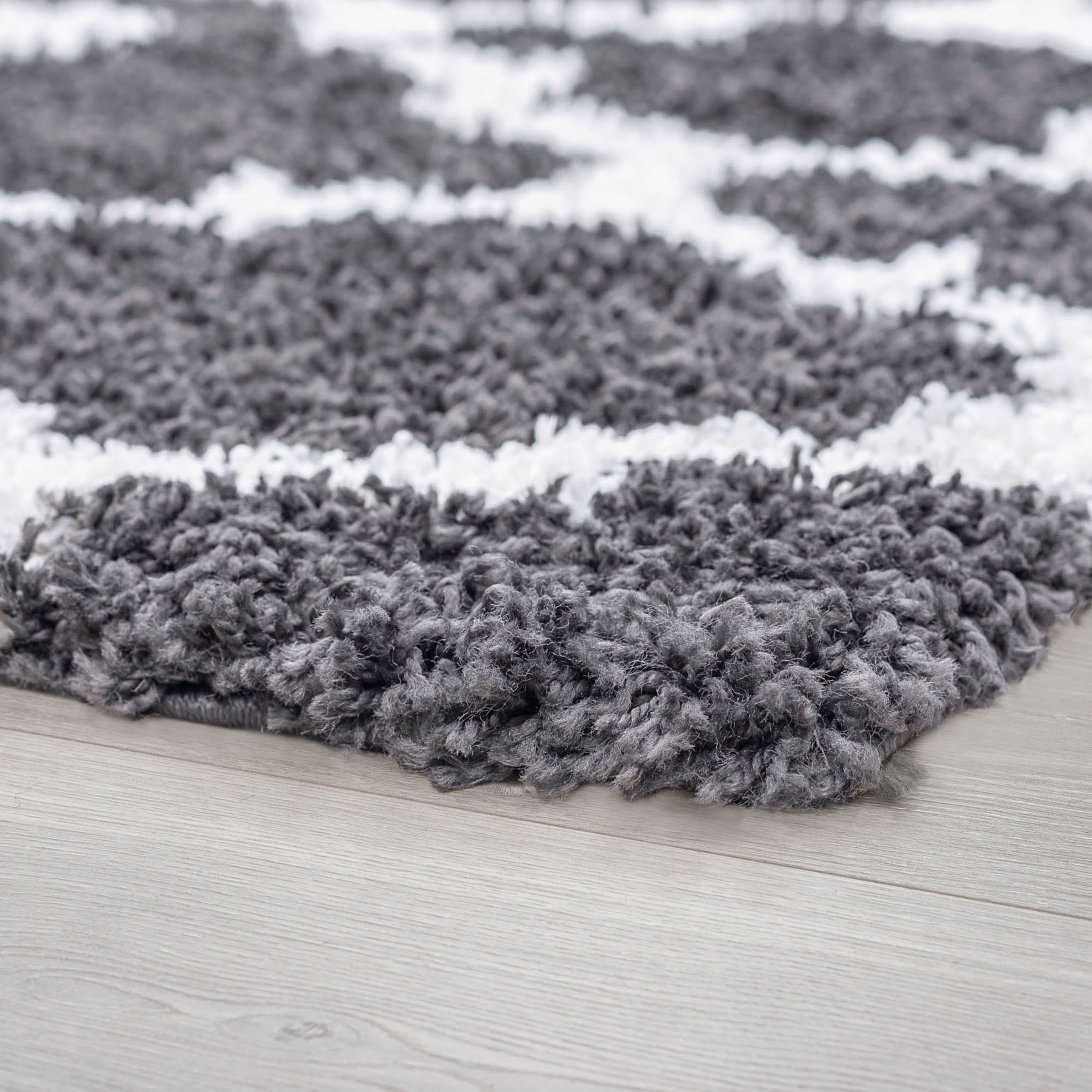 Jersey Shag Transitional Geometric Gray and White Polypropylene Indoor Area Rug, 4'x6' Rectangle