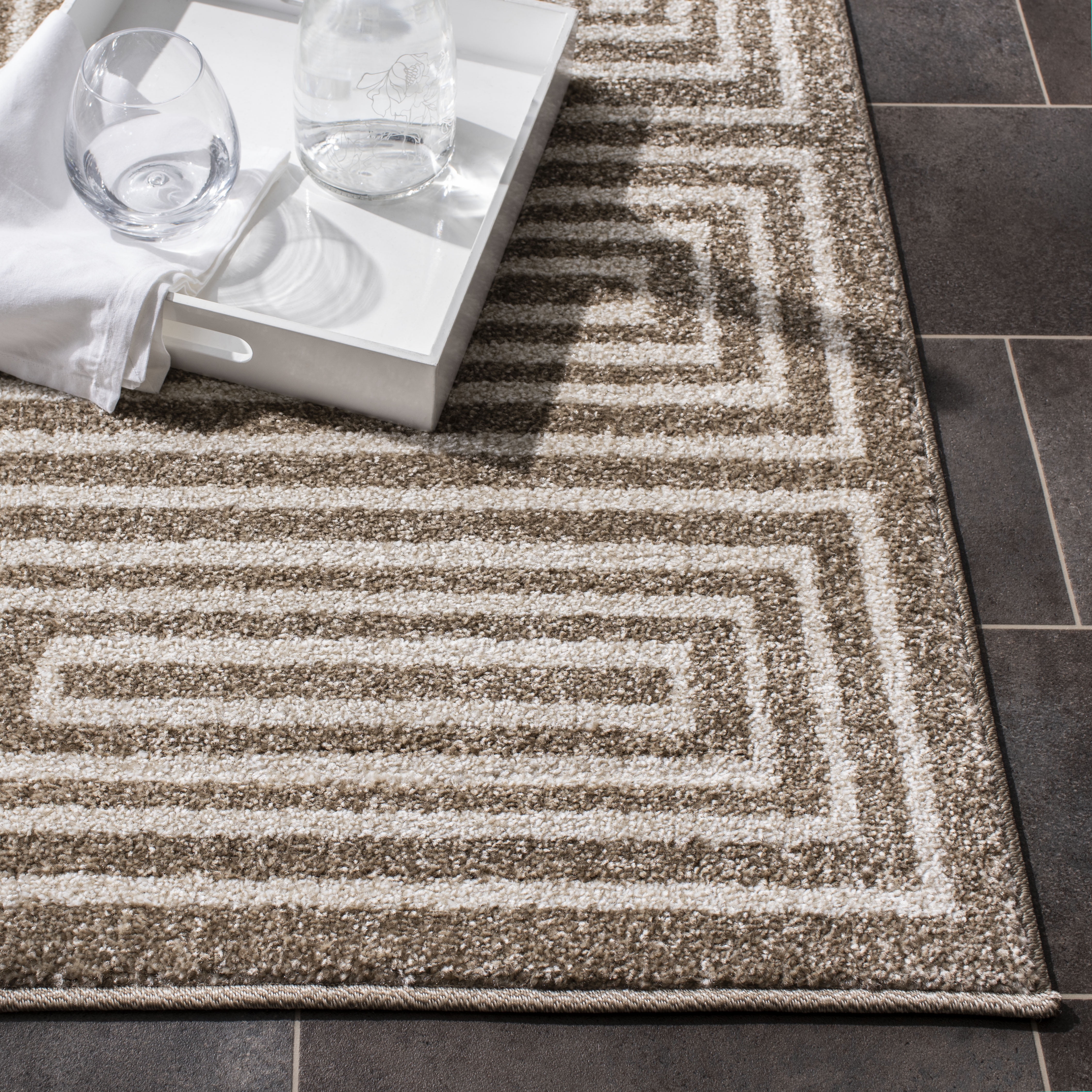 Safavieh Amherst Dawa Geometric Area Rug, Wheat/Beige, 5'3" x 8'