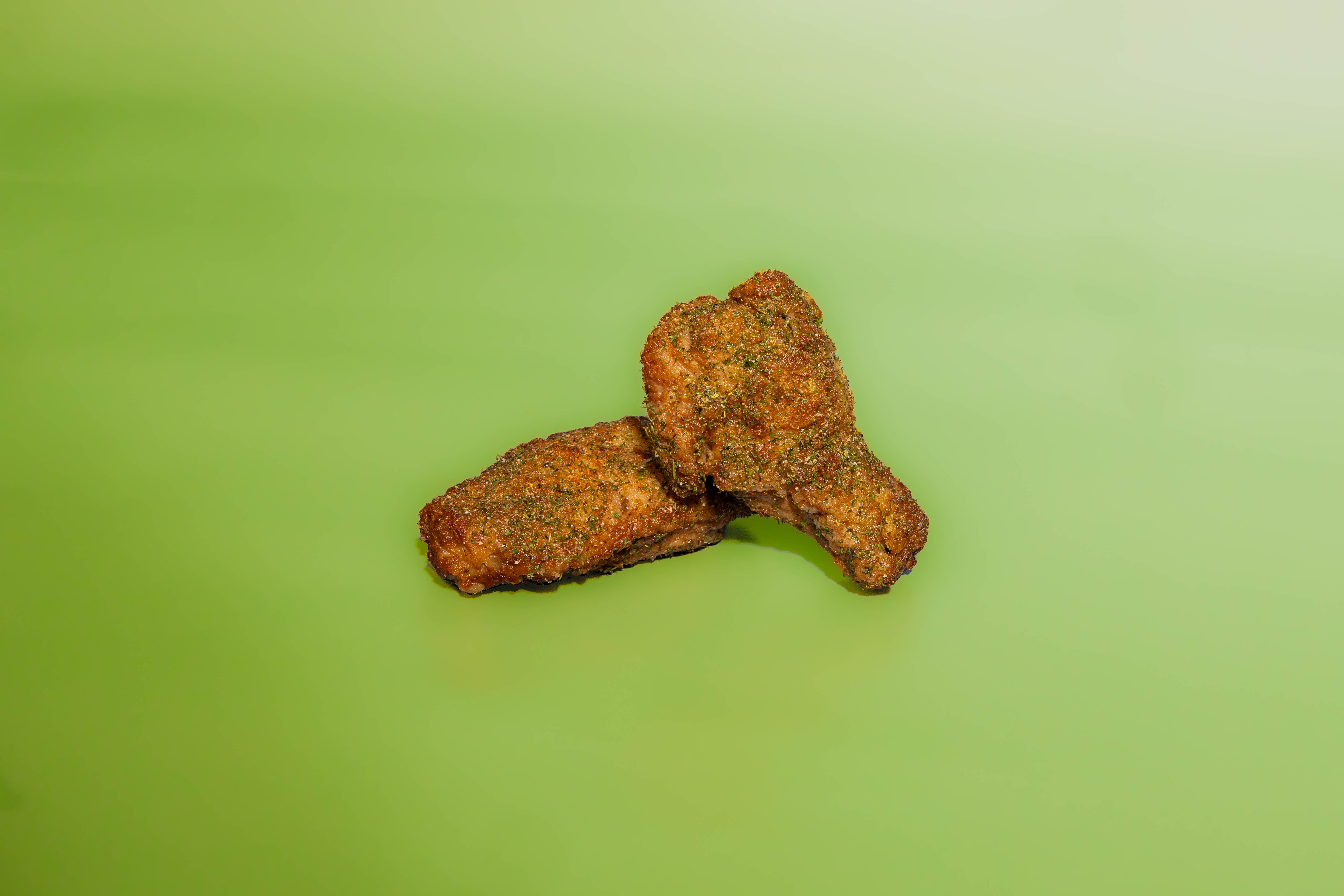 bettergoods Restaurant Style Chicken Wings with Spicy Dill Dry Rub, 22 oz (Frozen)