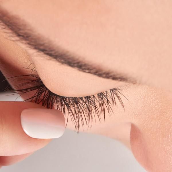 KISS Super Colle à faux cils sur bande - tenue de 5 jours - Poids net 4,8 g (0,17 oz) - Noir KISS Adhésif pour faux cils