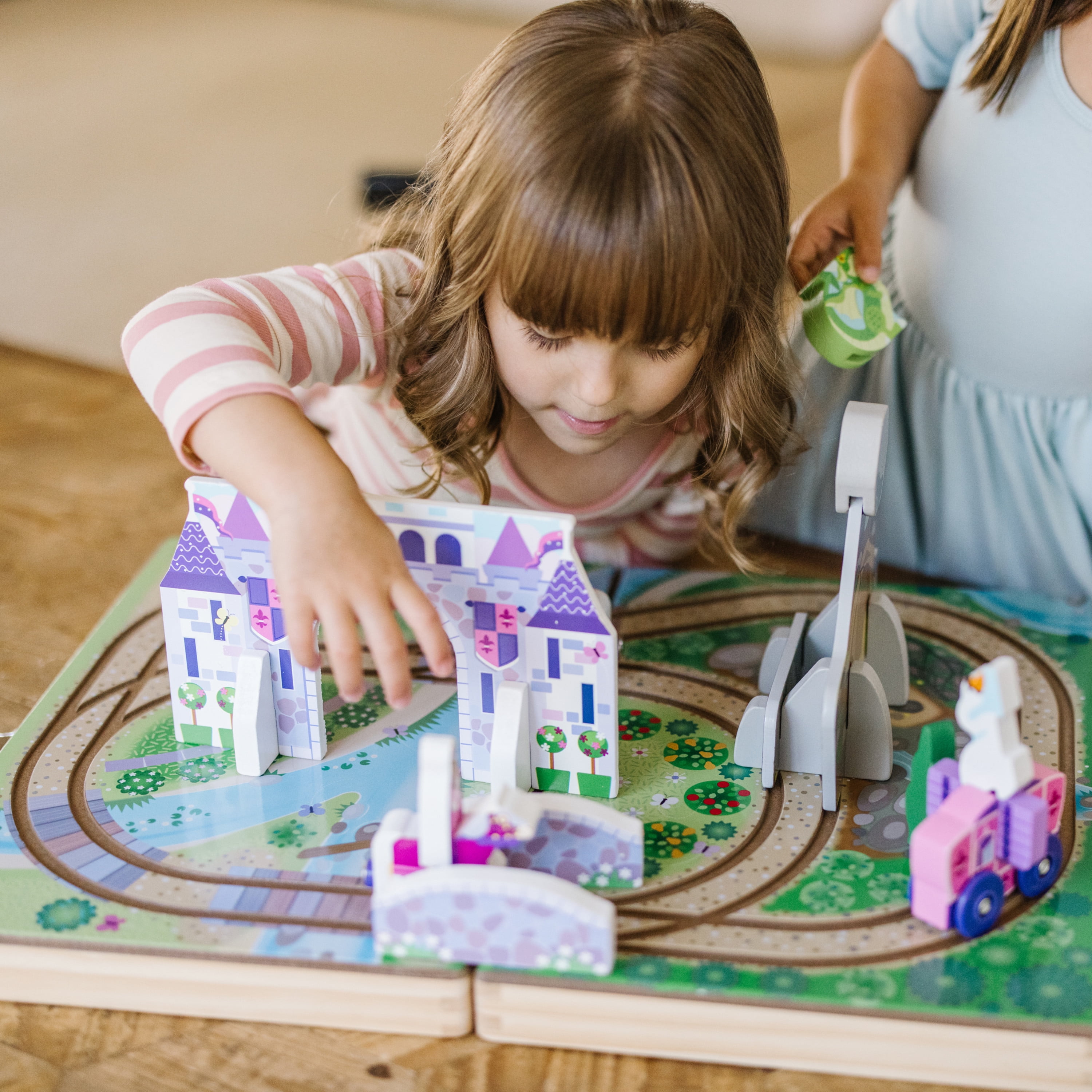 Melissa & Doug 19-Piece Wooden Take-Along Tabletop Kingdom – Wood Play Pieces, Carriage, Horse, Unicorn, Dragon, Model Train Set, Toddler 3+