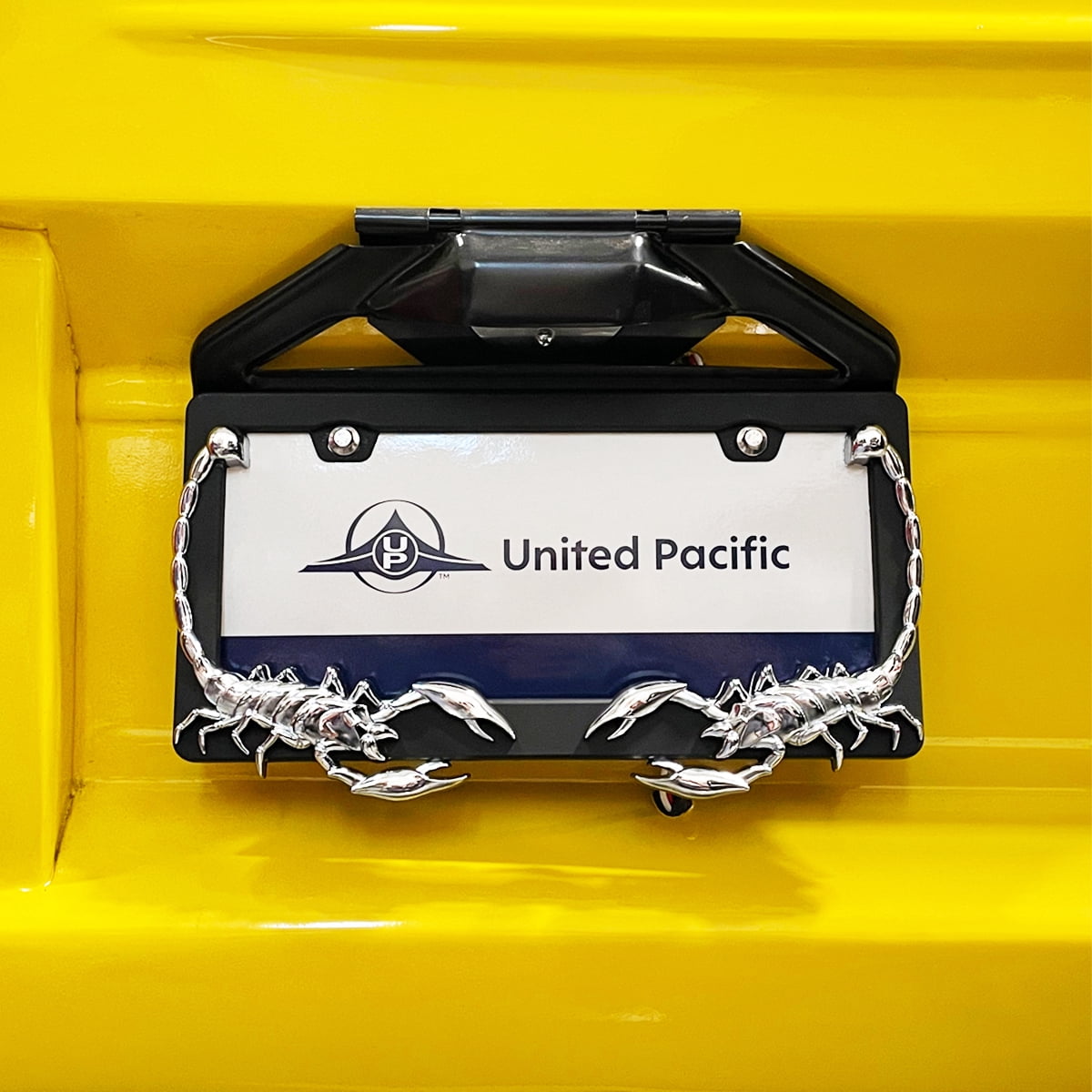 United Pacific 50034 Universal Die-Cast Metal, Chrome Scorpion License Plate Frame Holder for Cars, Trucks, RVs, Semi, Car Accessories - 1 Unit
