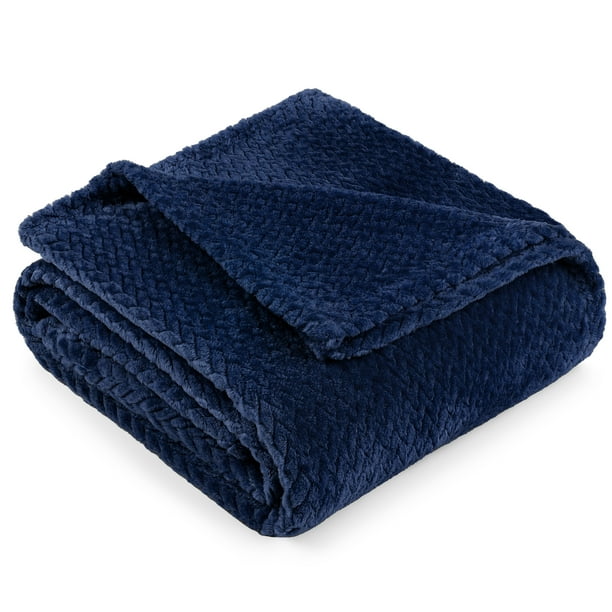 PAVILIA Soft Fleece Navy Blue Throw Blanket for Couch, Lightweight