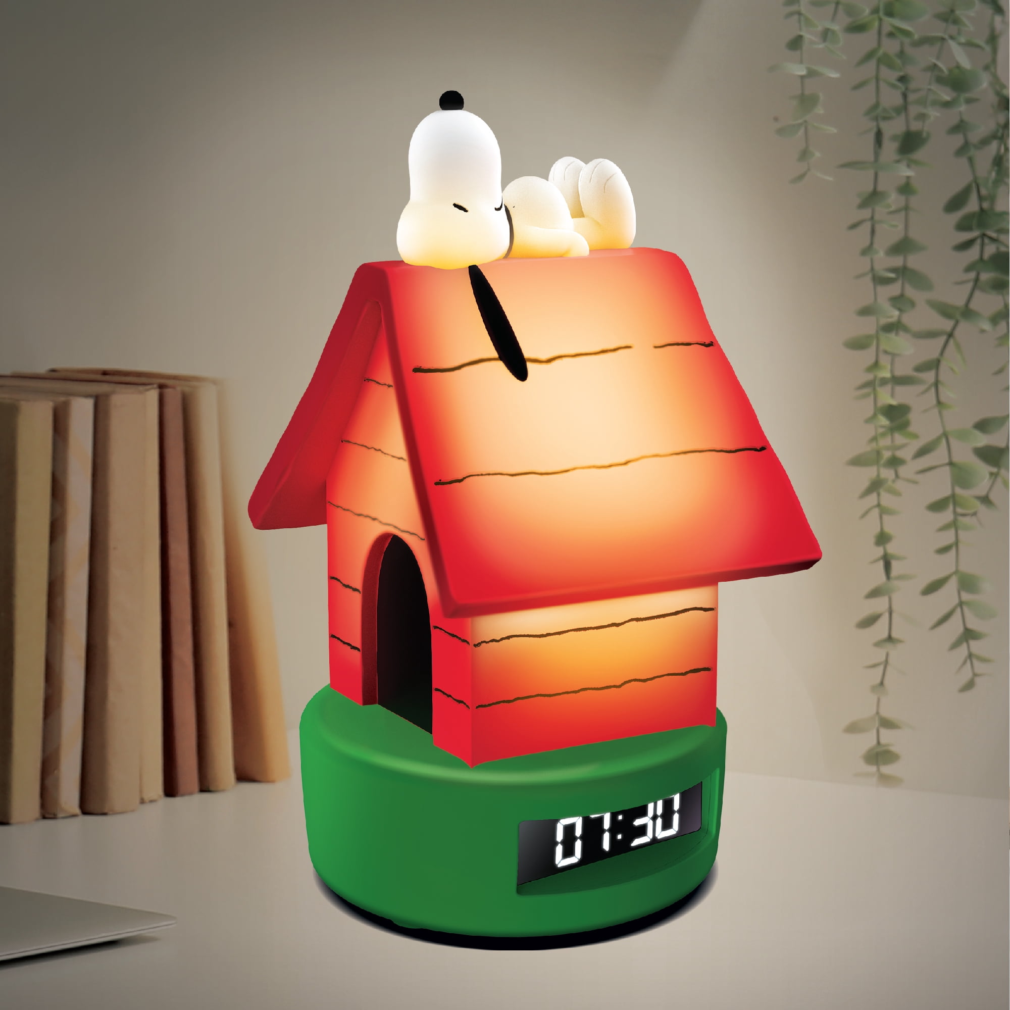 Peanuts Snoopy Doghouse LED Alarm Clock – Warm White Lighting, Digital Display, Snooze Function, USB Powered, Cute & Nostalgic Bedroom Décor