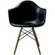 thumbnail image 2 of Set de 2 Sillas Grupo Microtec Replica Estilo Eames con Brazos Negro Pata Madera Comedor Oficina Sala Cocina o Jardin Plastico Grueso Grupo Microtec Daw Daw, 2 of 5