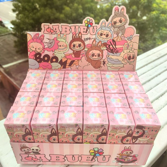 Caja ciega de felpa de resina Labubu de dibujos animados, colgante, accesorios para mochila, adorno bonito de escritorio, regalos sorpresa de cumpleaños para niños