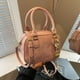 thumbnail image 2 of Bolso de mano de viaje sencillo con textura de alta calidad, moderno bolso de mensajero retro sencillo, nuevo bolso de bolos para ocio 2025, 2 of 5