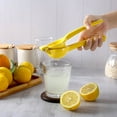 thumbnail image 4 of Exprimidor de Limones Manual de Aleación de Aluminio - Amarillo Grueso, 4 of 7