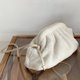 thumbnail image 4 of Bolso bandolera para mujer, bolso de mano esponjoso a la moda, bolso suave para otoño e invierno (blanco), 4 of 8