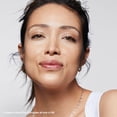thumbnail image 4 of Corrector con leche, maquillaje Future Fluid, 5 W, tonos claros y cálidos, 4 of 8