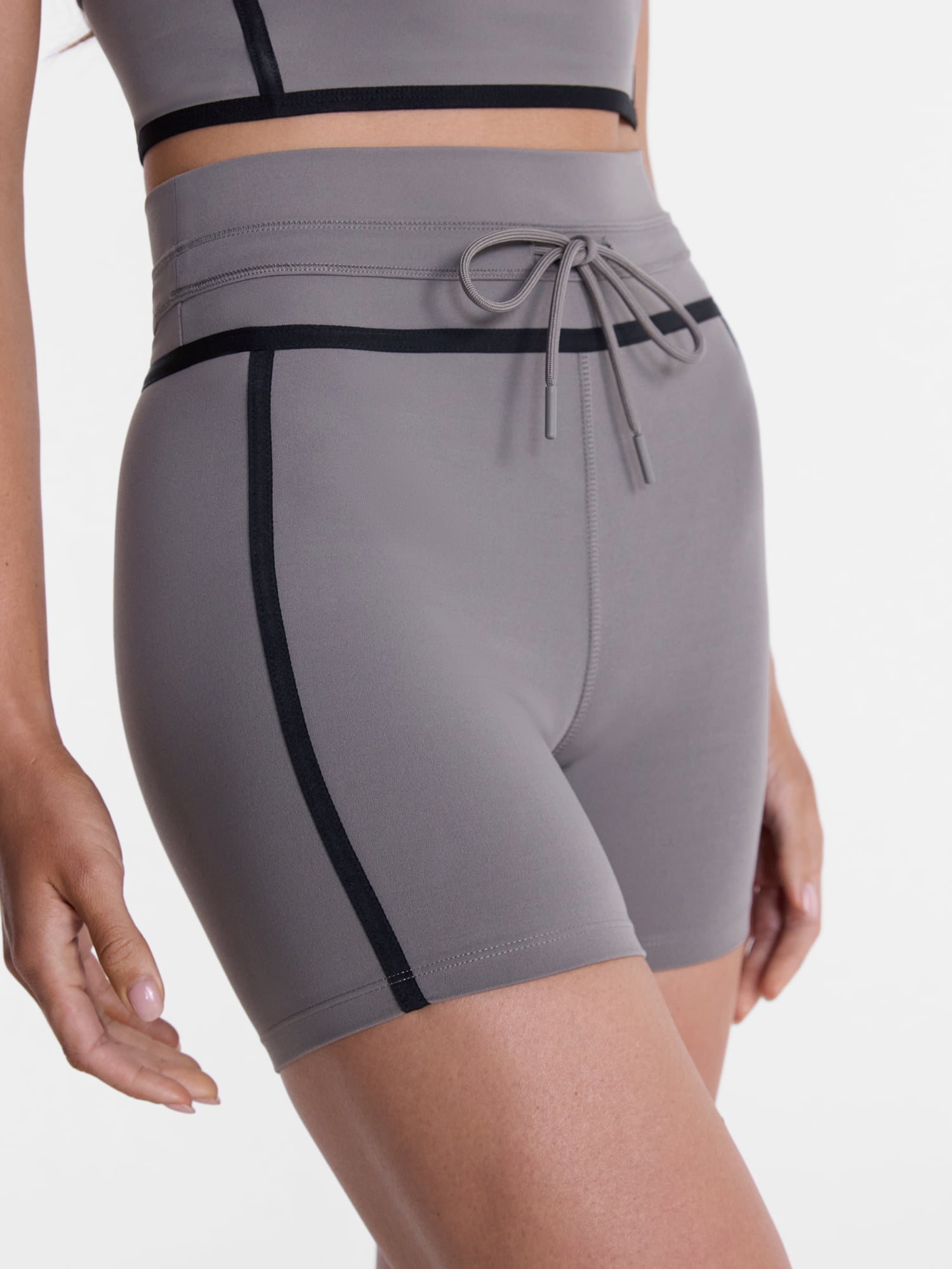 Avia Women's and Women's Plus SoftSculpt Tipped Bike Shorts, 5" Inseam, Sizes XS-4X