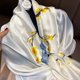 thumbnail image 1 of Bufanda de seda de marca de lujo para mujer, chales grandes, Hijab de diseño estampado, Foulard suave, Hijab femenino, protector solar, toalla de playa al aire libre Fivean unisex, 1 of 2