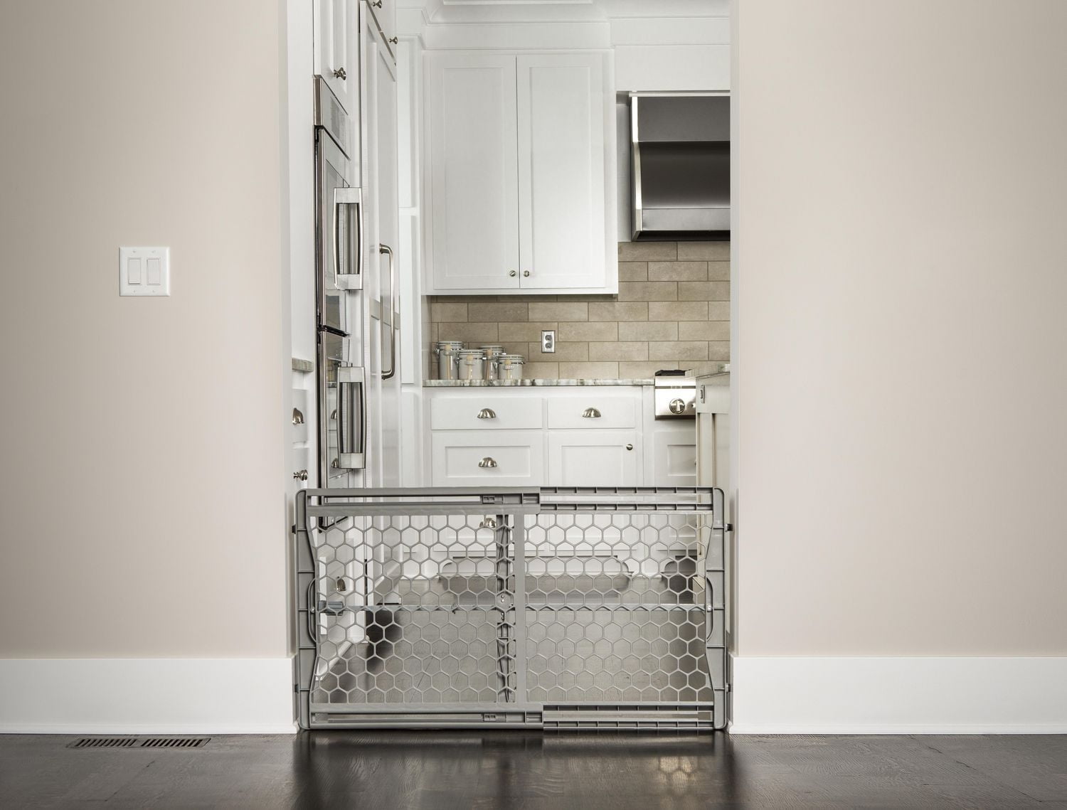 Regalo Plastic Gate, Easy Fit Plastic Baby Gate