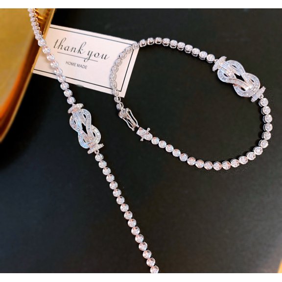 18 K White Gold and Diamond Bracelet