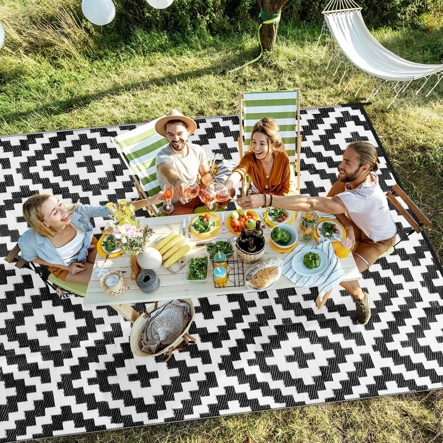 Outdoor Patio Plastic Straw Rug - 4x6 ft Outdoor Camping Rug Waterproof Reversible, Area Carpet Patios Clearance RV, Outside Porch Balcony Deck for Camper, Black & White