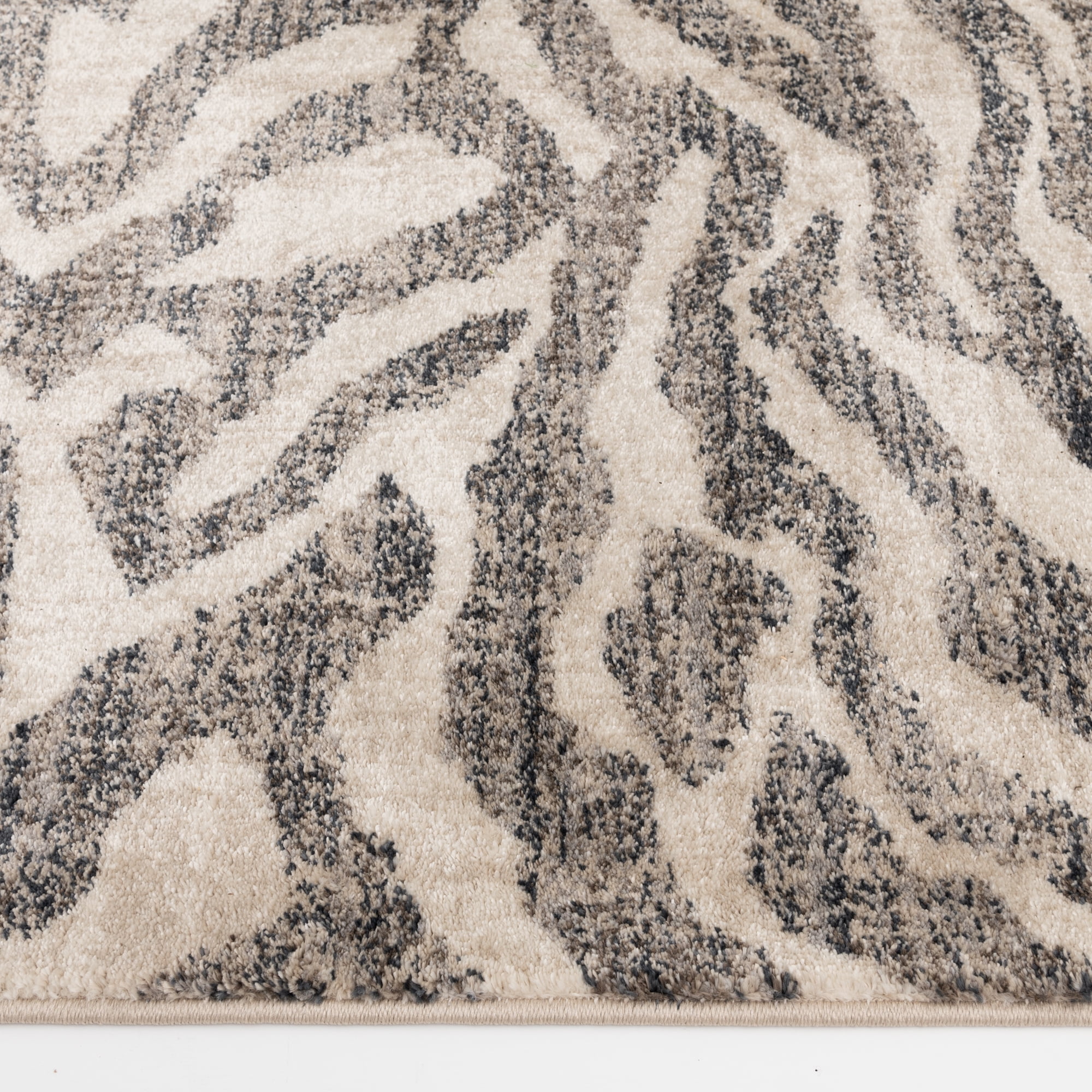 Loomaknoti Mendez Violtinz 5' x 7' Animal Print Indoor Area Rug